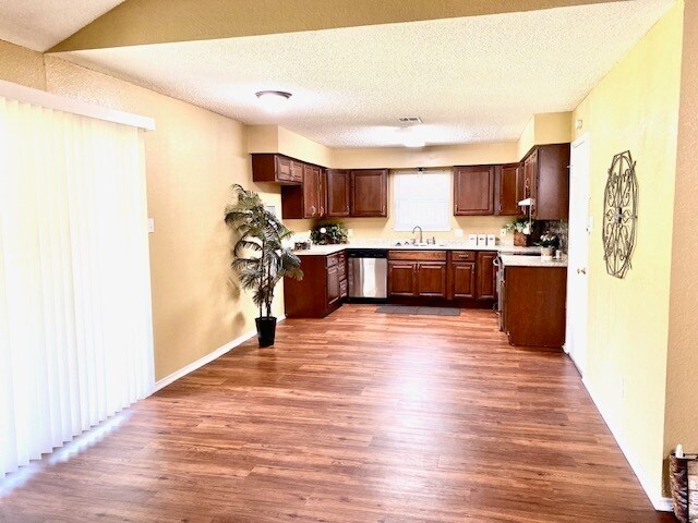 Foto del edificio - Kenndale ISD! Beautiful 3 /2/2 Arlington !...