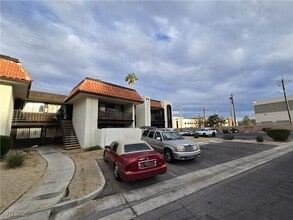 Building Photo - 1405 E Vegas Valley Dr