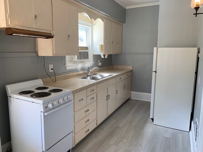 Building Photo - 306 S 4th St