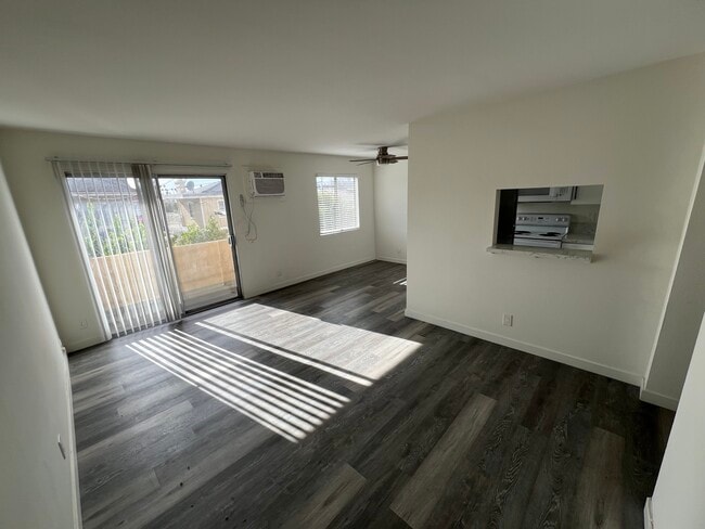 Building Photo - 430 S Berendo St