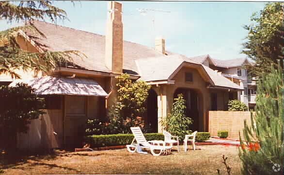 Building Photo - 601 Ansel Rd