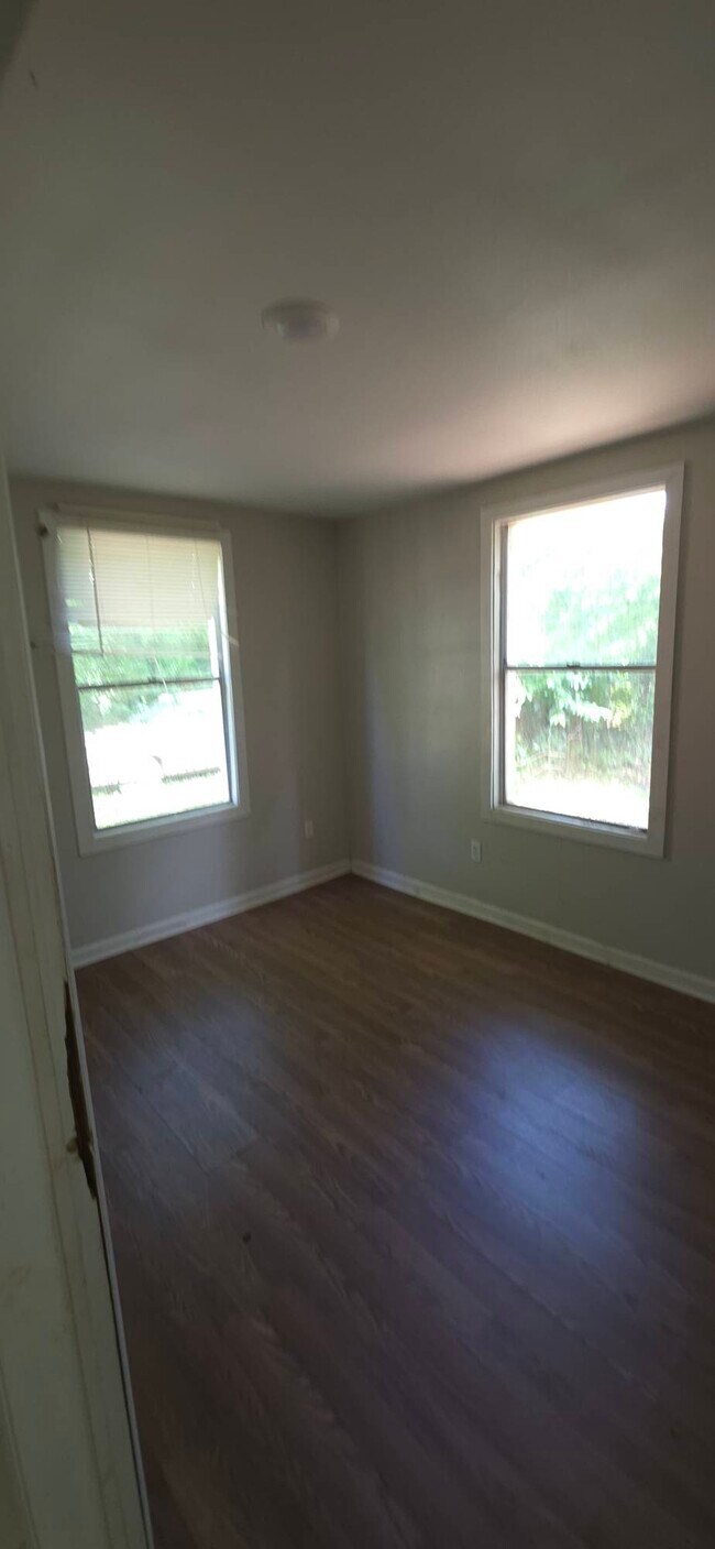Building Photo - 1717 Sora St