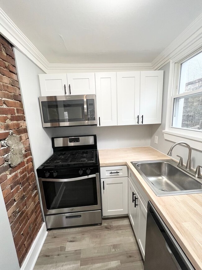 Foto del edificio - Nice Two Bedroom House in Mount Oliver- St...