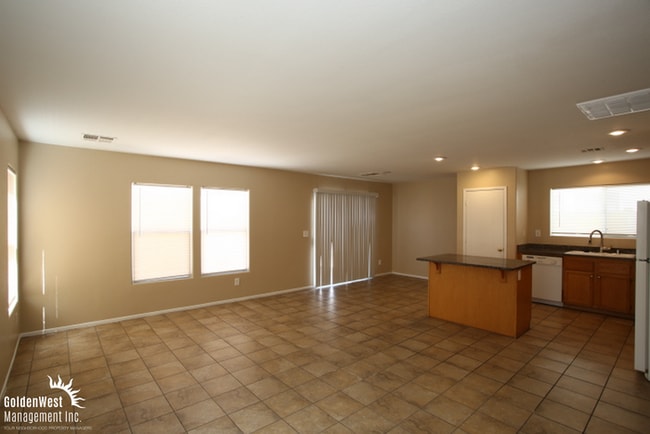 Foto del edificio - Beautiful Two Story 3Bdm 2.5Ba Home in Nor...