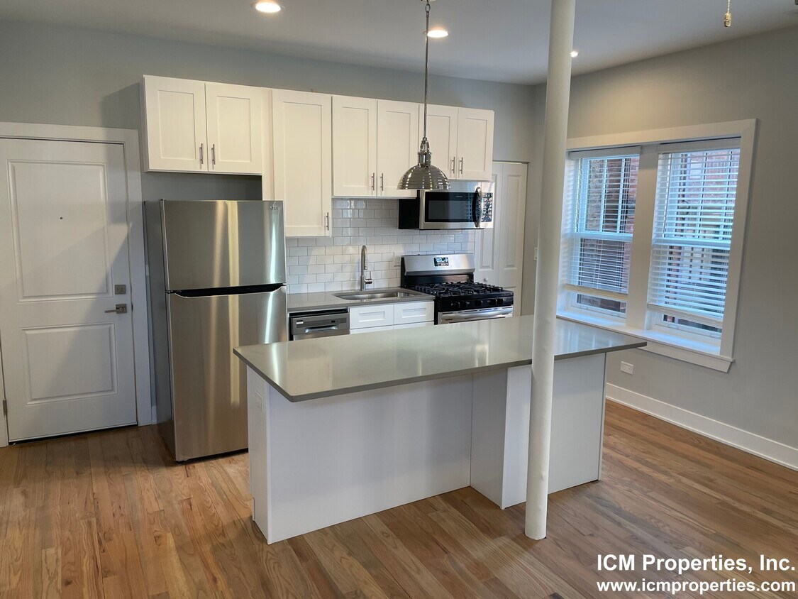 Foto principal - 354 W Dickens Ave