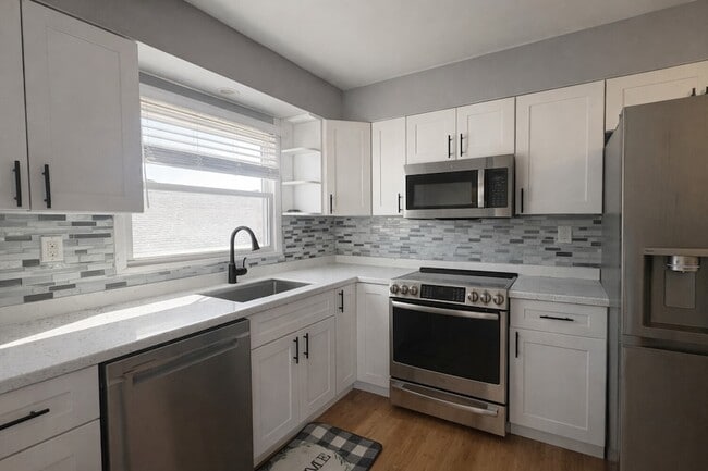 Building Photo - 86 Notre Dame Ave