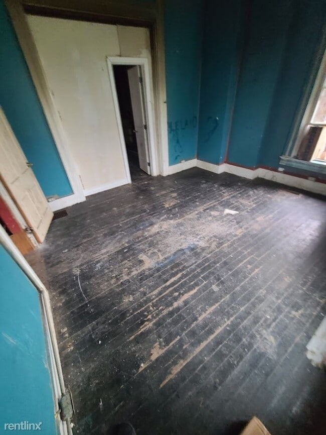 Building Photo - 4 br, 2 bath House - 309 South Pleasant St...