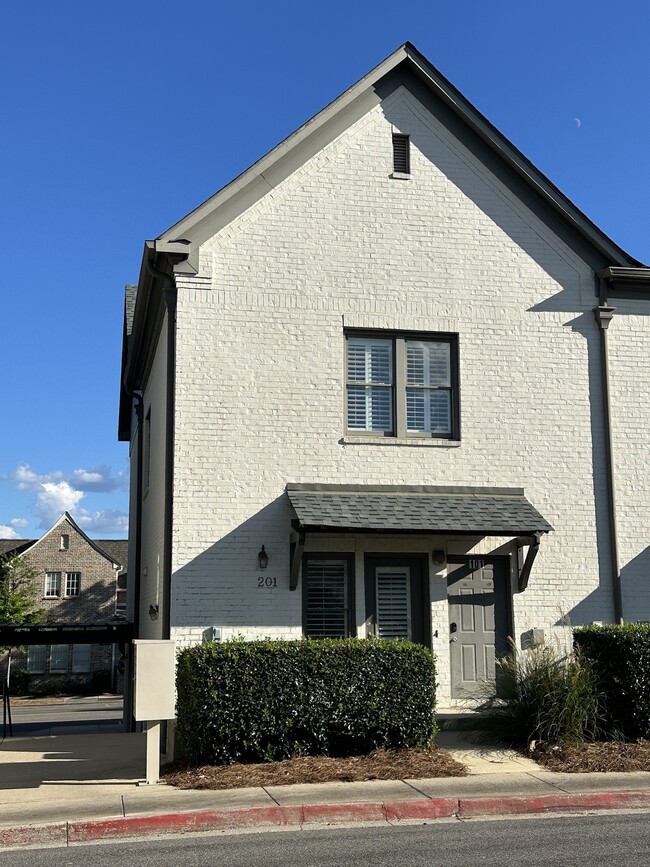 Building Photo - 2301 Grand Ave