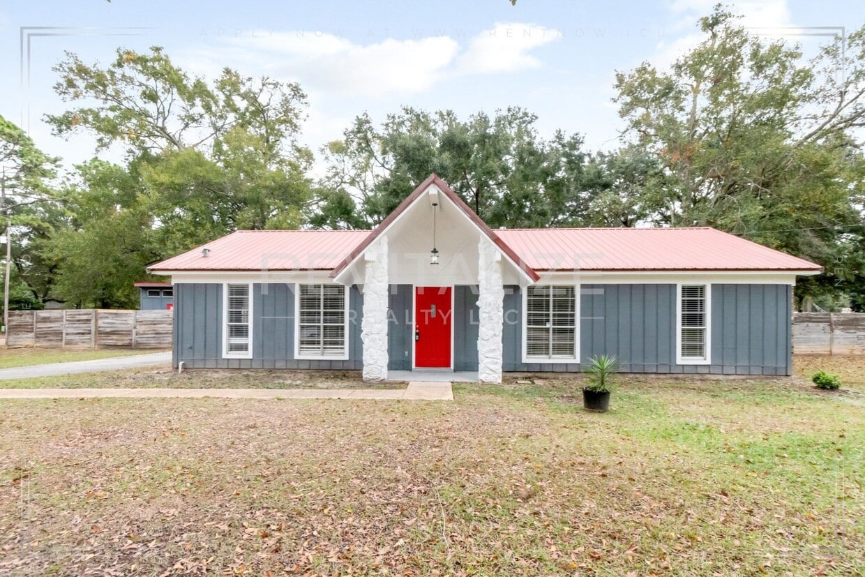 Primary Photo - Newly Renovated 3 Bed 2 Bath Home in Theodore!