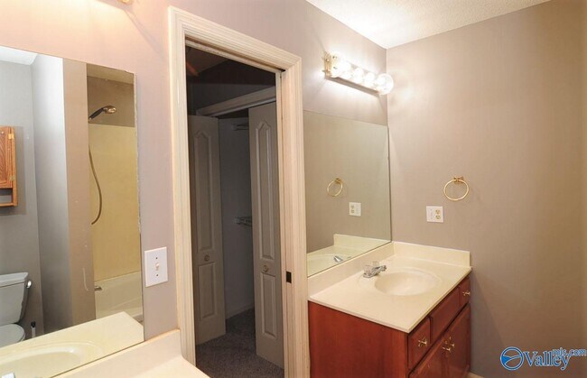 Foto del edificio - 203 Sawmill Rd