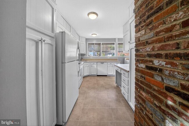 Foto del edificio - 6020 Cheshire Dr