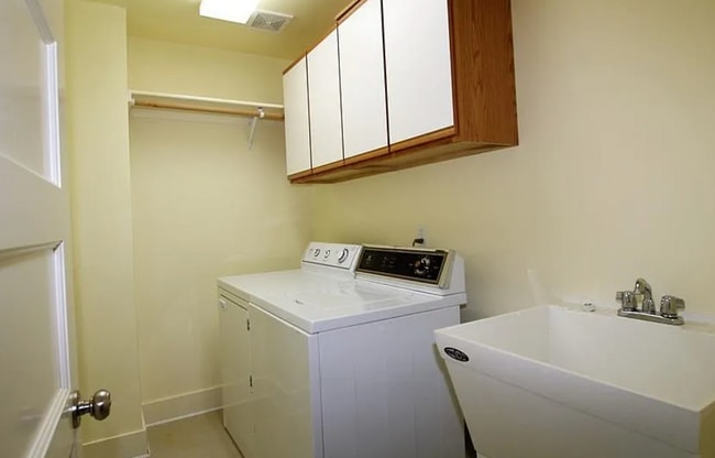 Building Photo - 3 Bedroom 2.5 Bath plus an Office in Bozeman!
