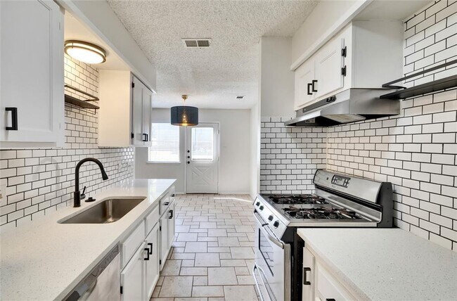 Foto del edificio - 3900 E 16th St