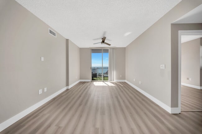 Building Photo - 185 SE 14th Ter