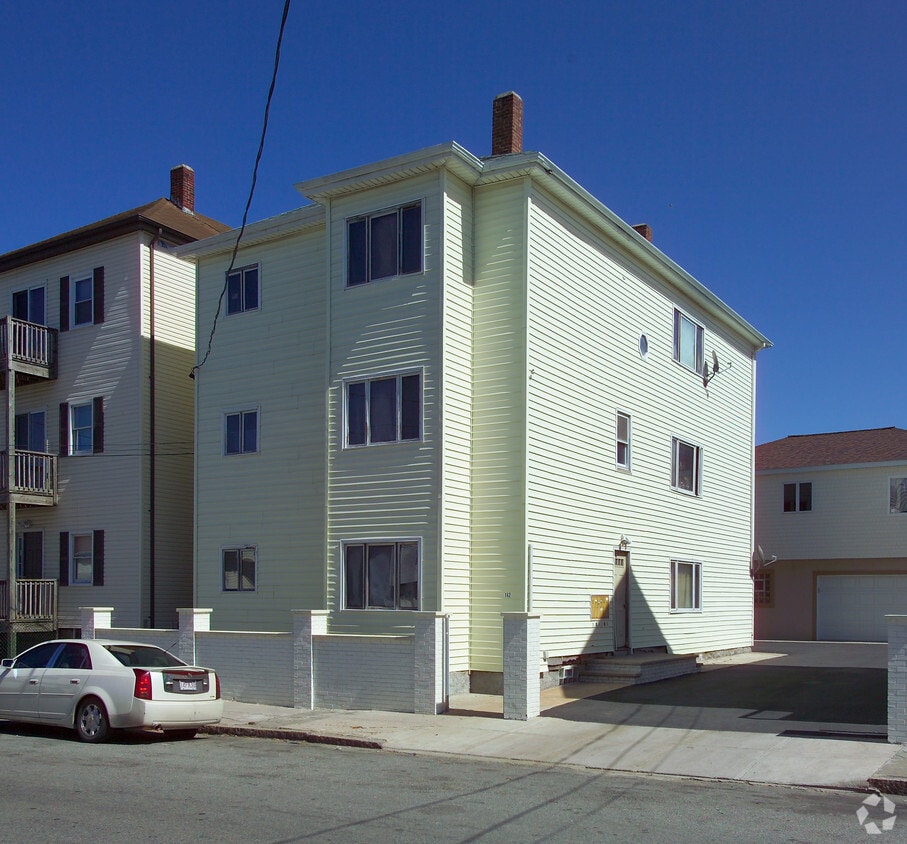 Primary Photo - 142 Tuttle St