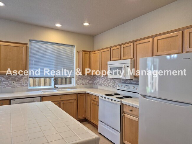 Foto del edificio - Beaverton Convenience with Central AC & Attached Garage  Minutes to MAX, Costco, Nike & Parks 1 o...