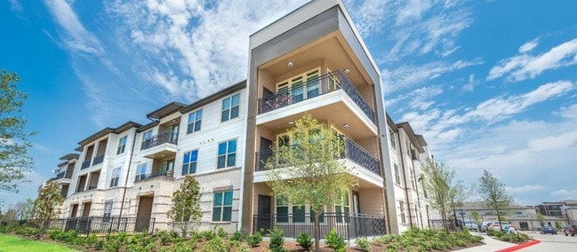 Photo - MAA Market Center Apartments