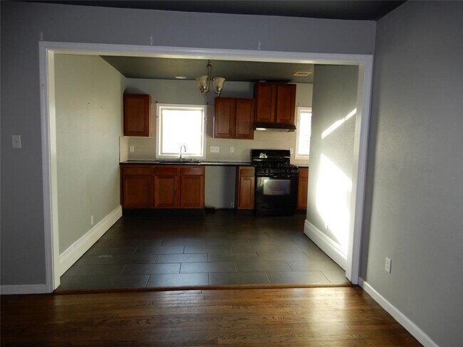 Building Photo - 3507 Gano St