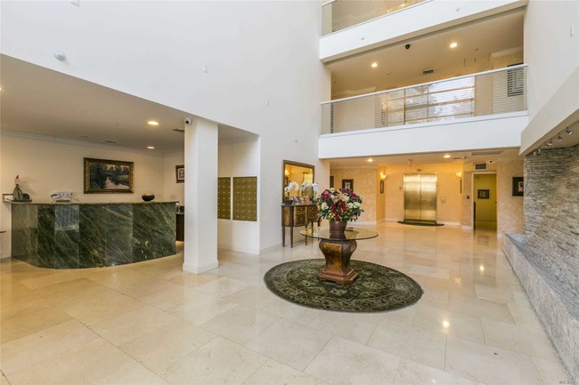 Foto del edificio - 171 Great Neck Rd
