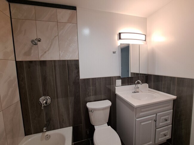 Foto del edificio - 9169 Catawba Ave