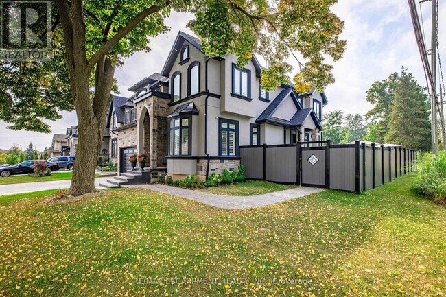 Building Photo - 4 Lockman Dr