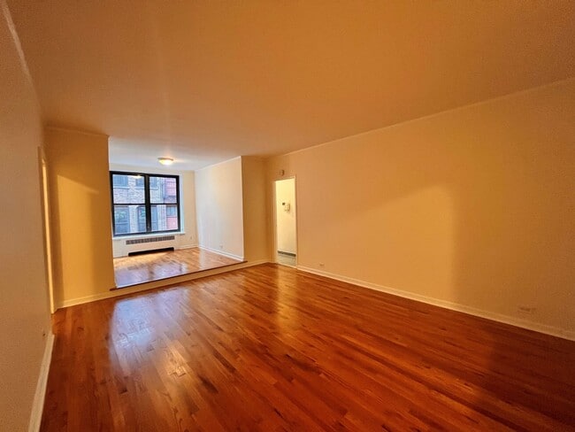 Building Photo - 124 E 24th St