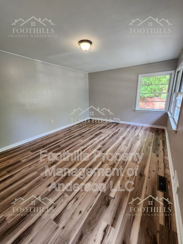 Foto del edificio - 204 Pine Ln