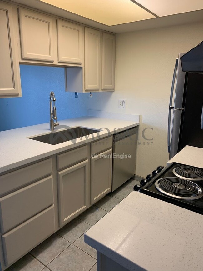 Foto del edificio - 461 W Holmes Ave