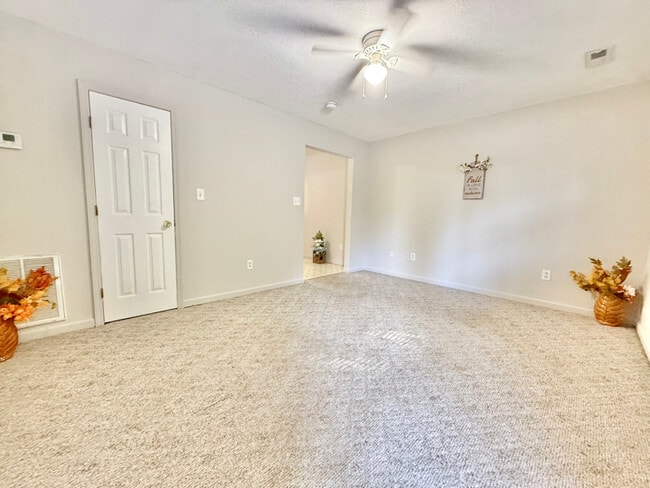 Building Photo - 102 Carter Sells Rd