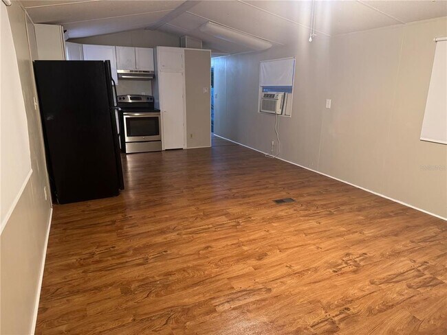 Foto del edificio - 7920 Sunrunner Dr