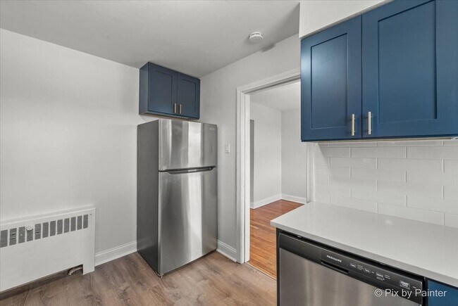 Building Photo - 2721 W Berwyn Ave