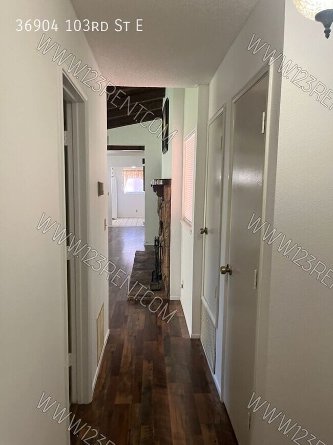 Foto del edificio - 36904 103rd St E