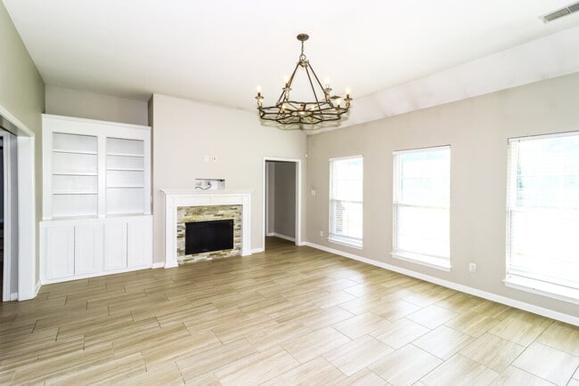 Building Photo - 3835 Dawnwood Cir W
