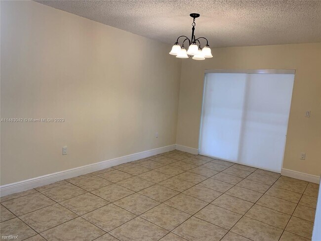 Building Photo - 4 br, 2 bath House - 545 W 79th Pl