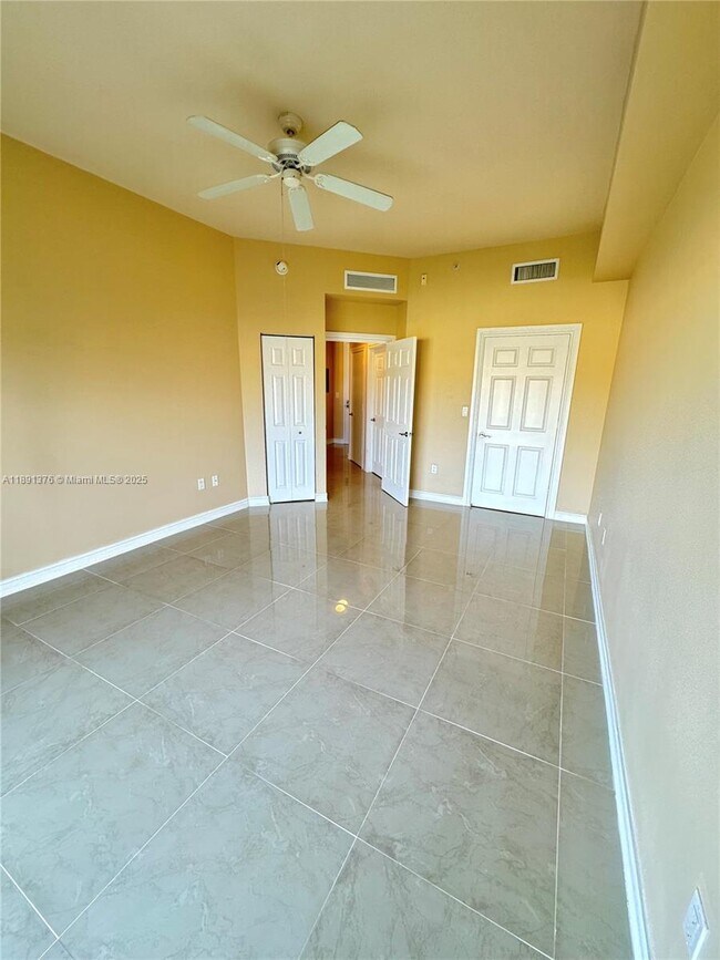 Foto del edificio - 3001 NE 185th St
