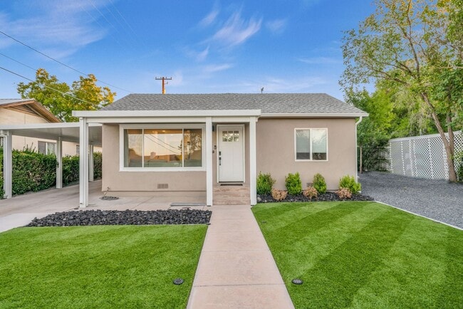 Building Photo - Recently remodeled 3 bedroom home! Price R...