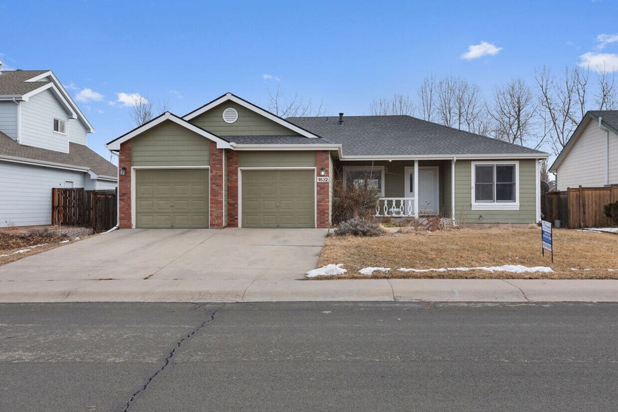Primary Photo - 3 Bedroom 2 1/2 Bath Ranch in West Fort Co...