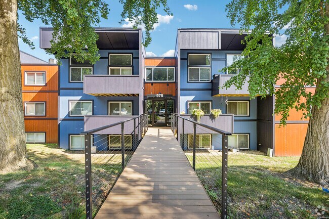 Entrada - Chimney Hill Apartments