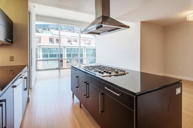 Building Photo - 2 bedroom in San Francisco CA 94107