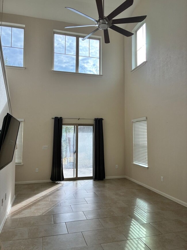 Foto del edificio - Bright 3BR 3BA Home w/ Community Pool & Dog Park • Fenced Backyard • Attached Garage in Round Rock