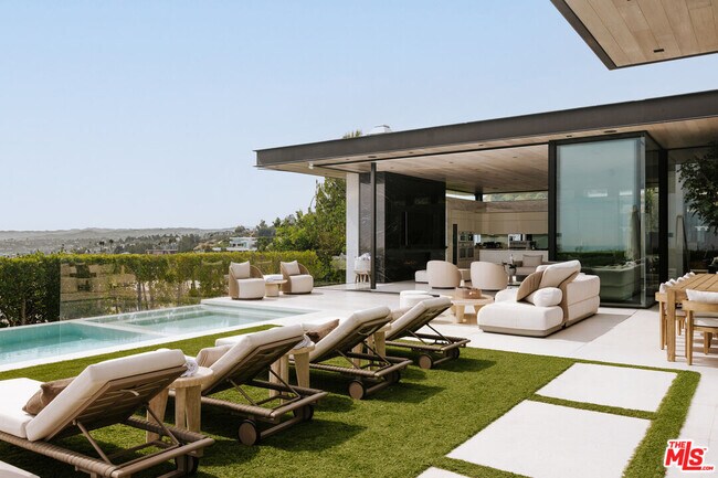 Foto del edificio - 1536 Blue Jay Way