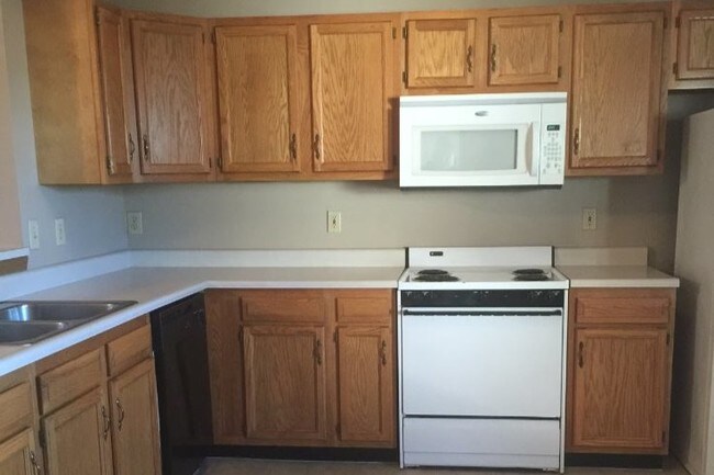 Building Photo - 2100 Bridgewater Cir