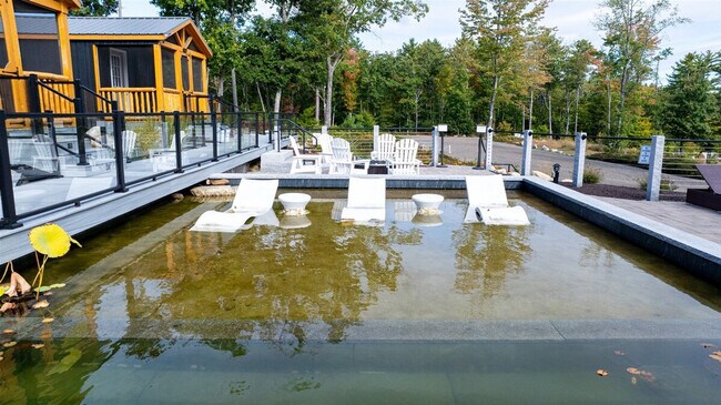 Foto del edificio - 13 Autumn Ln