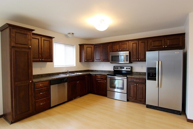 Foto del edificio - 3322 8th St W
