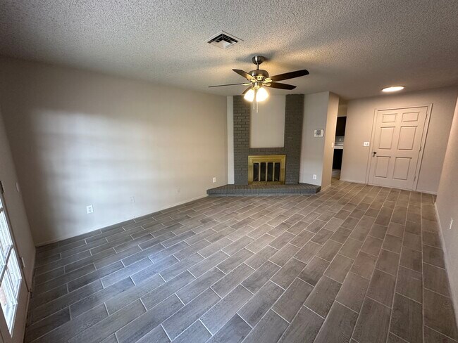 Building Photo - 1528 W Las Lomas St