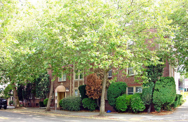 Building Photo - Spacious Units in a Vintage Brick Building...