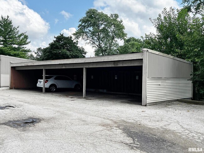 Foto del edificio - 6809 N Frostwood Pkwy