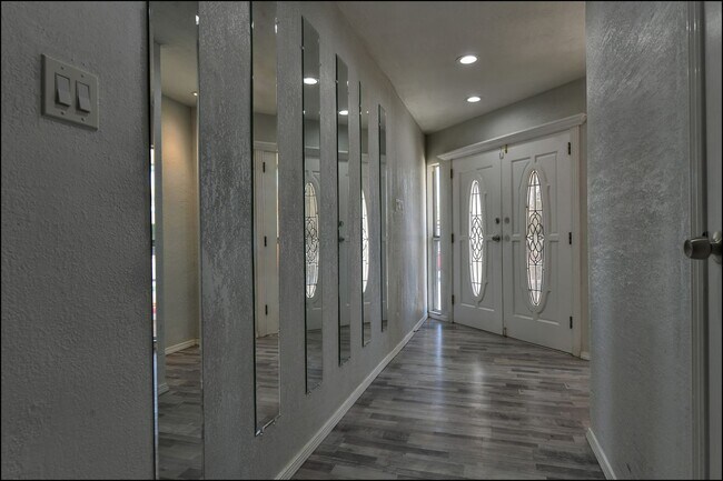 Foto del edificio - Available now!