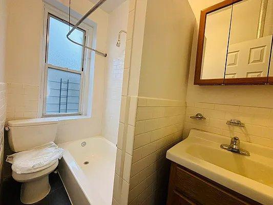 Foto del edificio - 0 bedroom in BRONX NY 10452