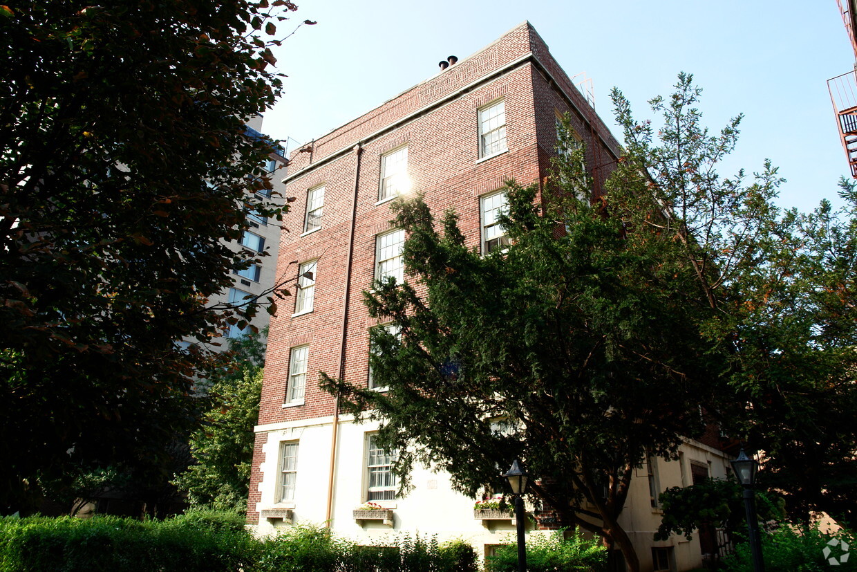 Building Photo - 37-22 Bowne St
